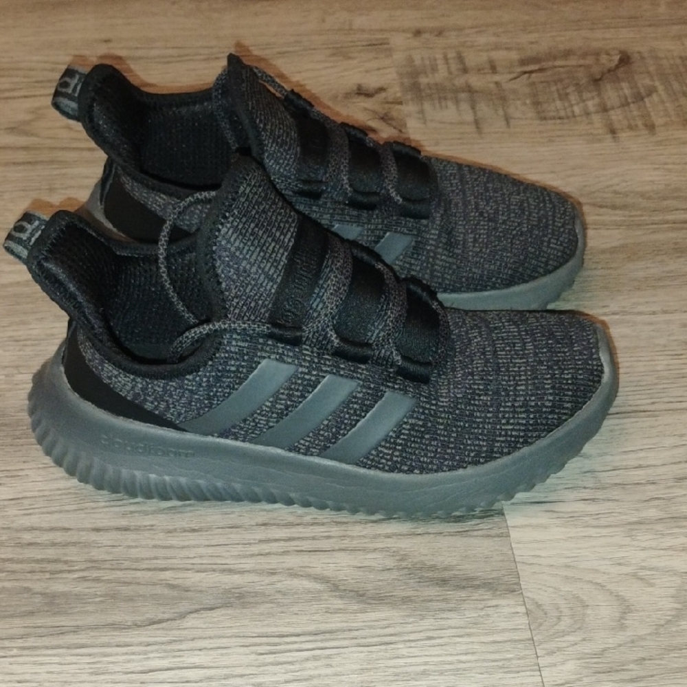 Adidas Kaptir Dark Gray and Black Sneakers Women Size 7